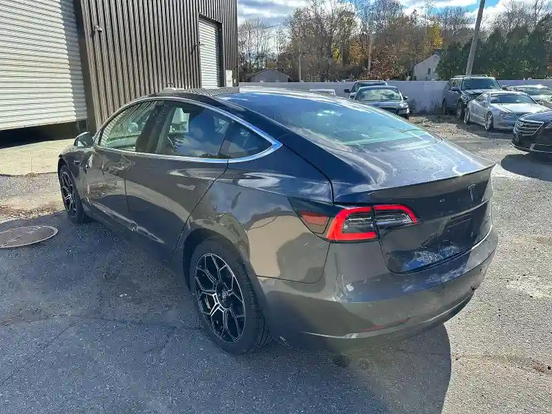 5YJ3E1EB1JF119497 2018 TESLA MODEL 3-2