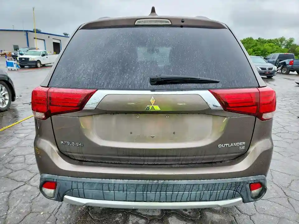 JA4AD3A36JZ017556 2018 MITSUBISHI OUTLANDER-5