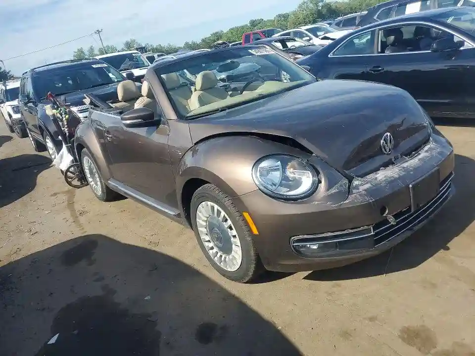 3VW517AT0FM821283 2015 VOLKSWAGEN BEETLE-3