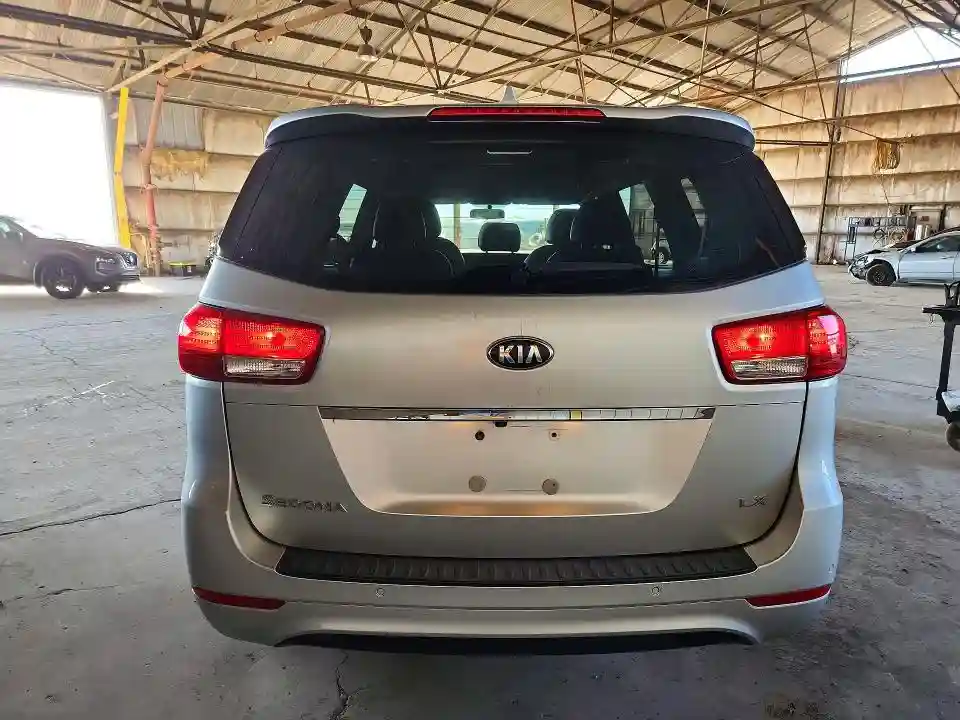 KNDMB5C17H6240247 2017 KIA SEDONA-5