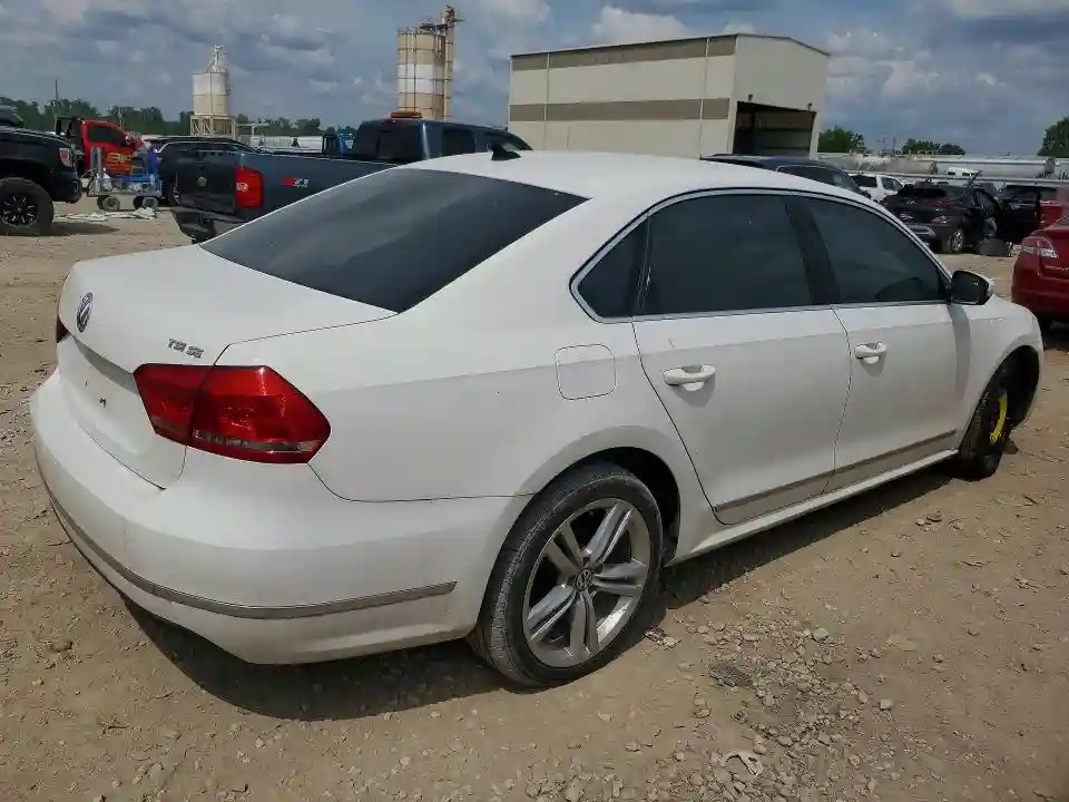 1VWBS7A3XFC032981 2015 VOLKSWAGEN PASSAT-2