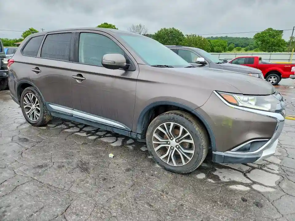 JA4AD3A36JZ017556 2018 MITSUBISHI OUTLANDER-3