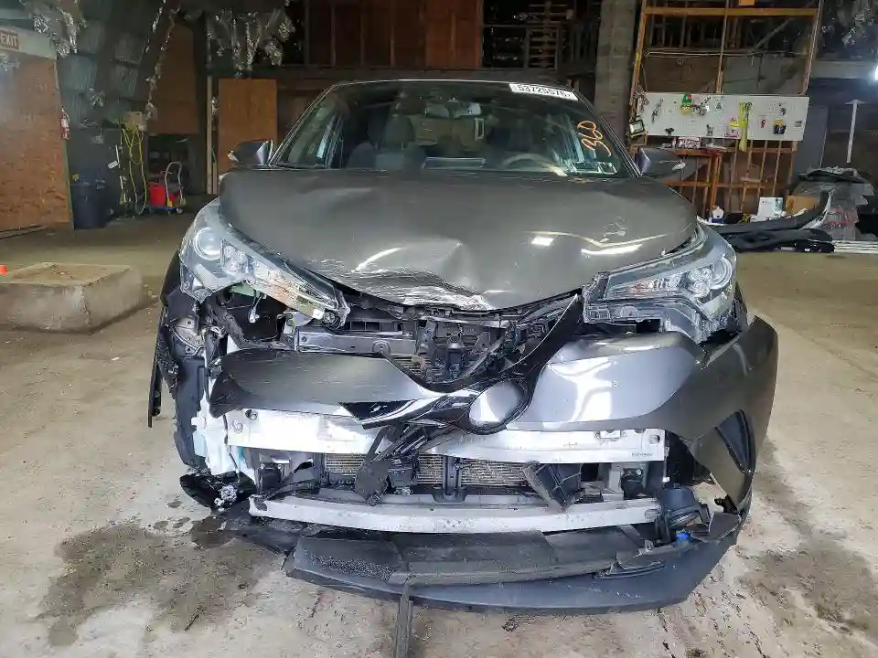 NMTKHMBX8JR008444 2018 TOYOTA C-HR-4