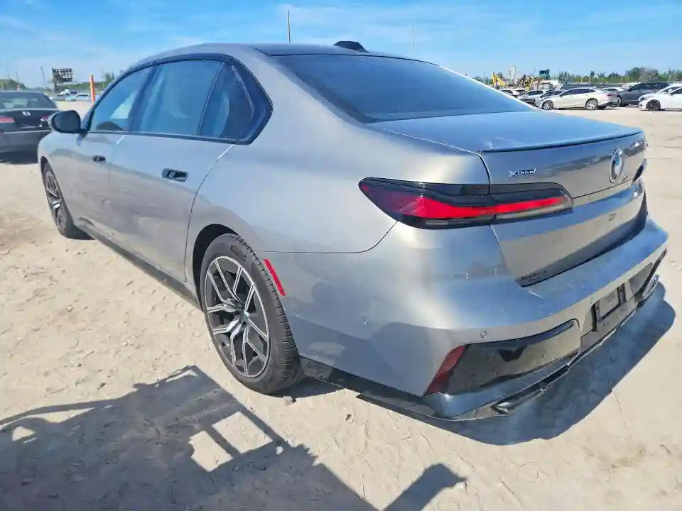WBA33EJ09SCU62653 2025 BMW 7 SERIES-1