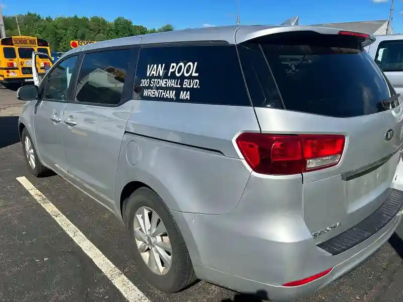 KNDMB5C19J6383643 2018 KIA SEDONA-2