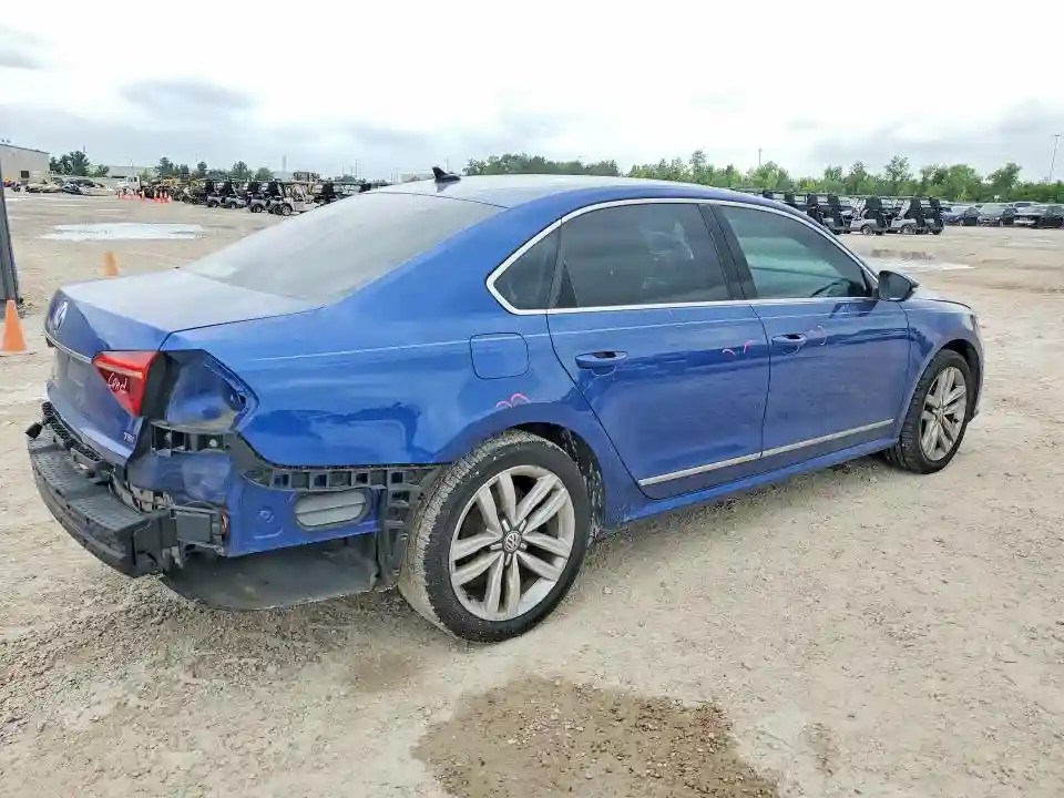 1VWCT7A3XHC062910 2017 VOLKSWAGEN PASSAT-2