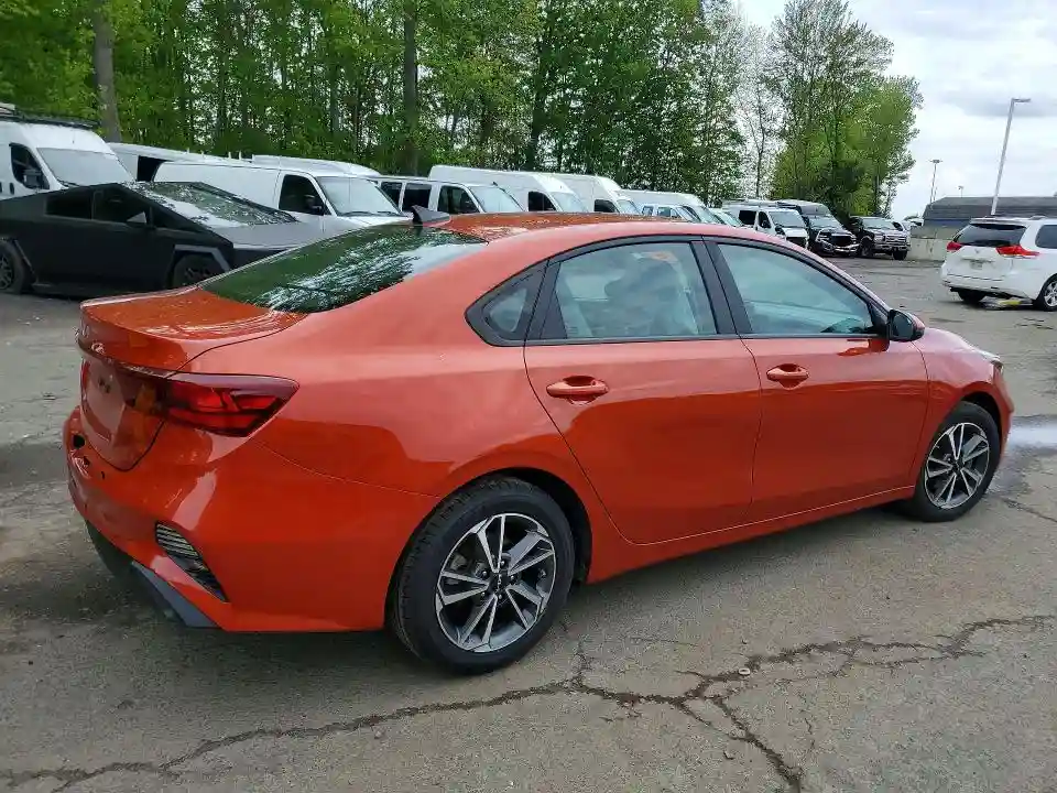 3KPF24AD1NE437579 2022 KIA FORTE LXS-2
