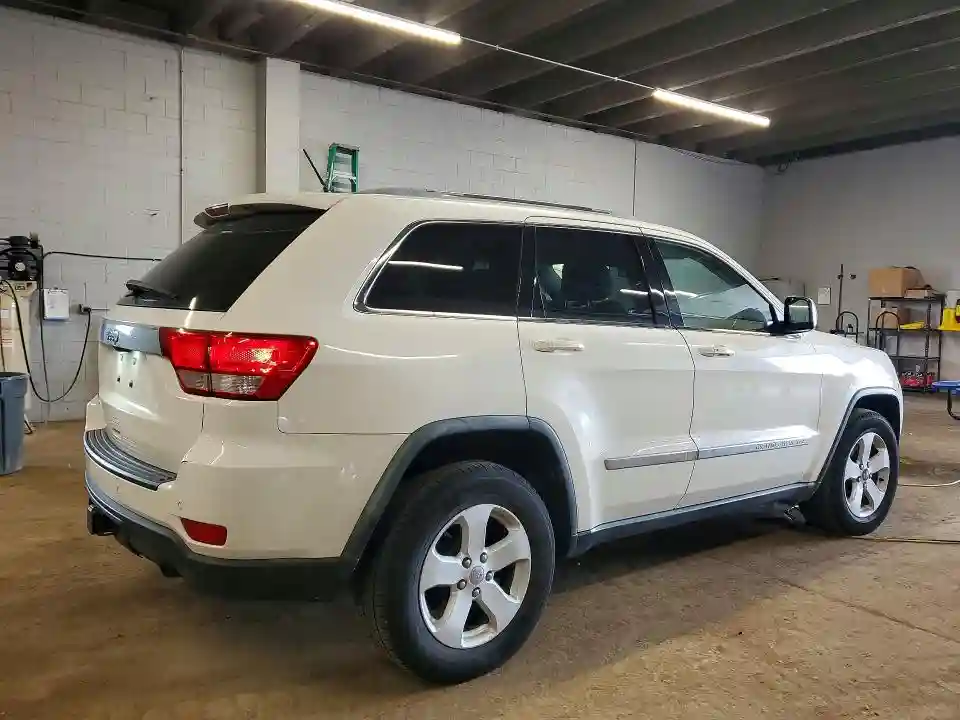 1J4RR4GT8BC586690 2011 JEEP CHEROKEE-2