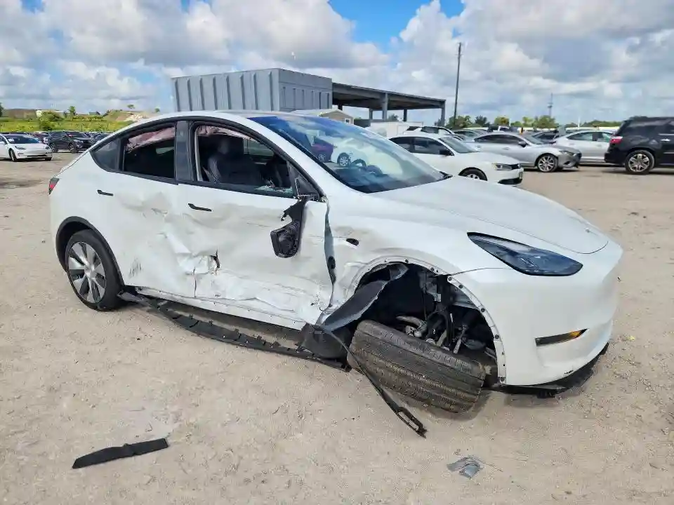 7SAYGAEE2PF752869 2023 TESLA MODEL Y-3