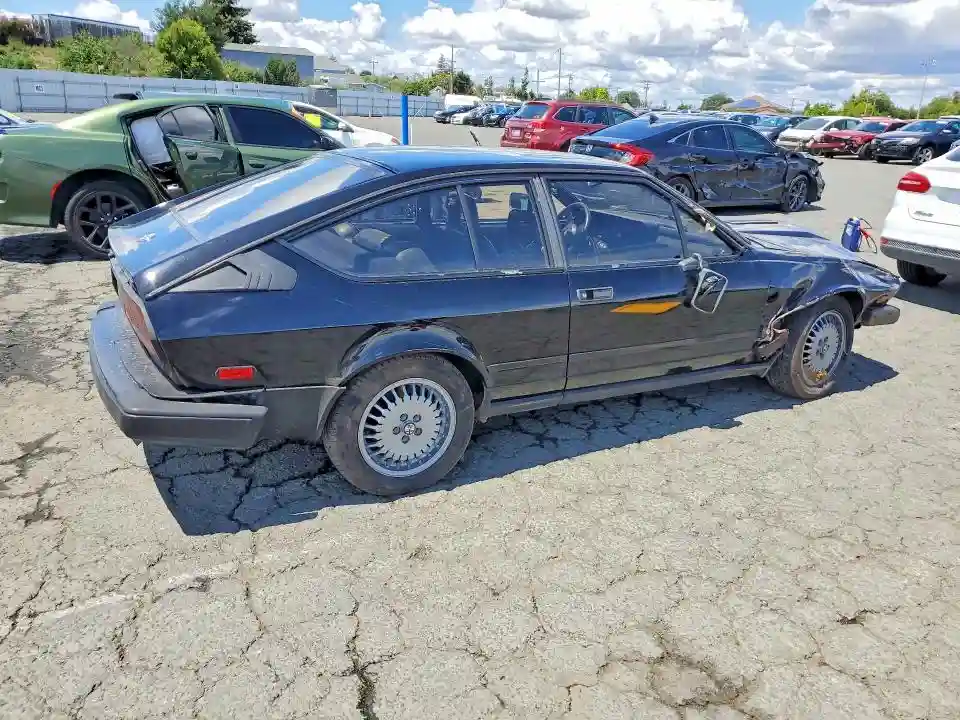 ZARAA6696G1008060 1986 ALFA ROMEO GT-2