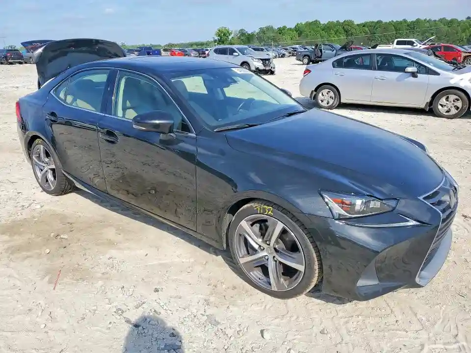 JTHBA1D21J5075493 2018 LEXUS IS-3