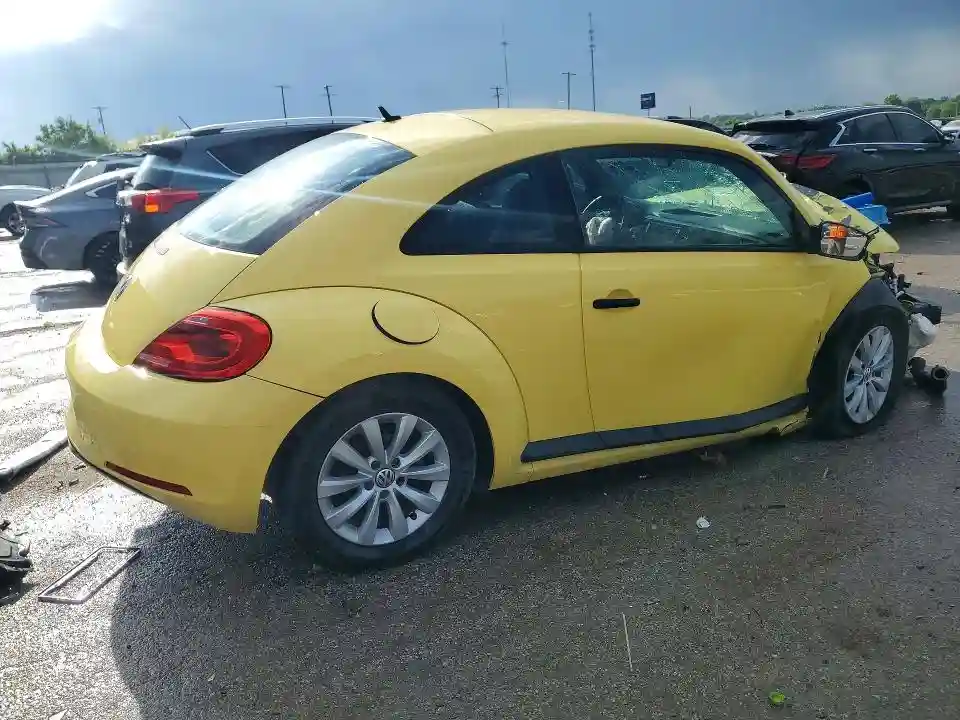 3VWF17AT9FM641210 2015 VOLKSWAGEN BEETLE-2