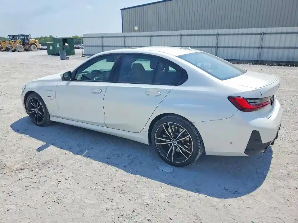 3MW39FF04P8D17063 2023 BMW 3 SERIES-1