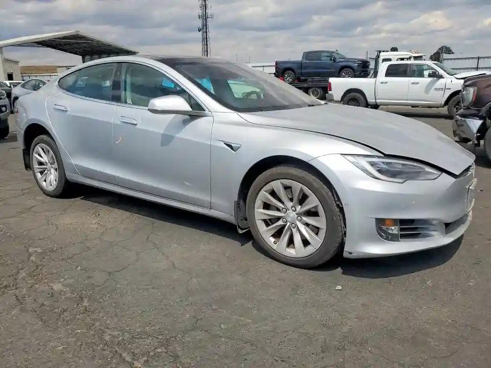 5YJSA1E27JF276751 2018 TESLA MODEL S-3
