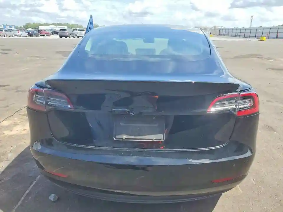 5YJ3E1EA5KF297535 2019 TESLA MODEL 3-5