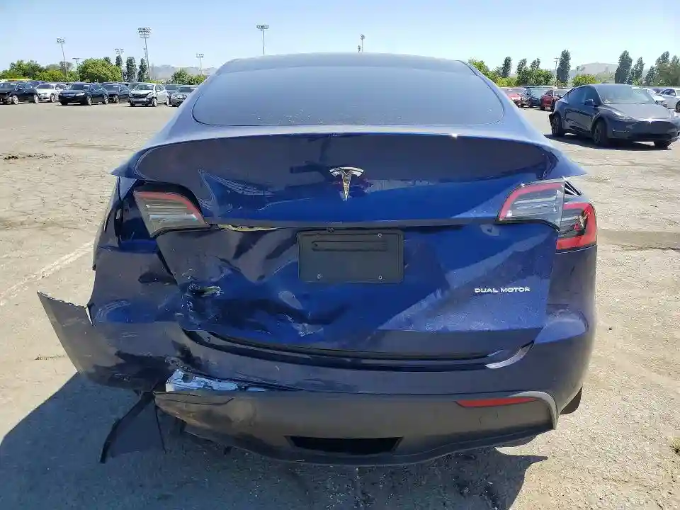 7SAYGDEE9PF748576 2023 TESLA MODEL Y-5