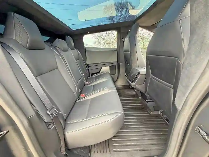 7G2CEHEE3RA048554 2024 TESLA CYBERTRUCK-5