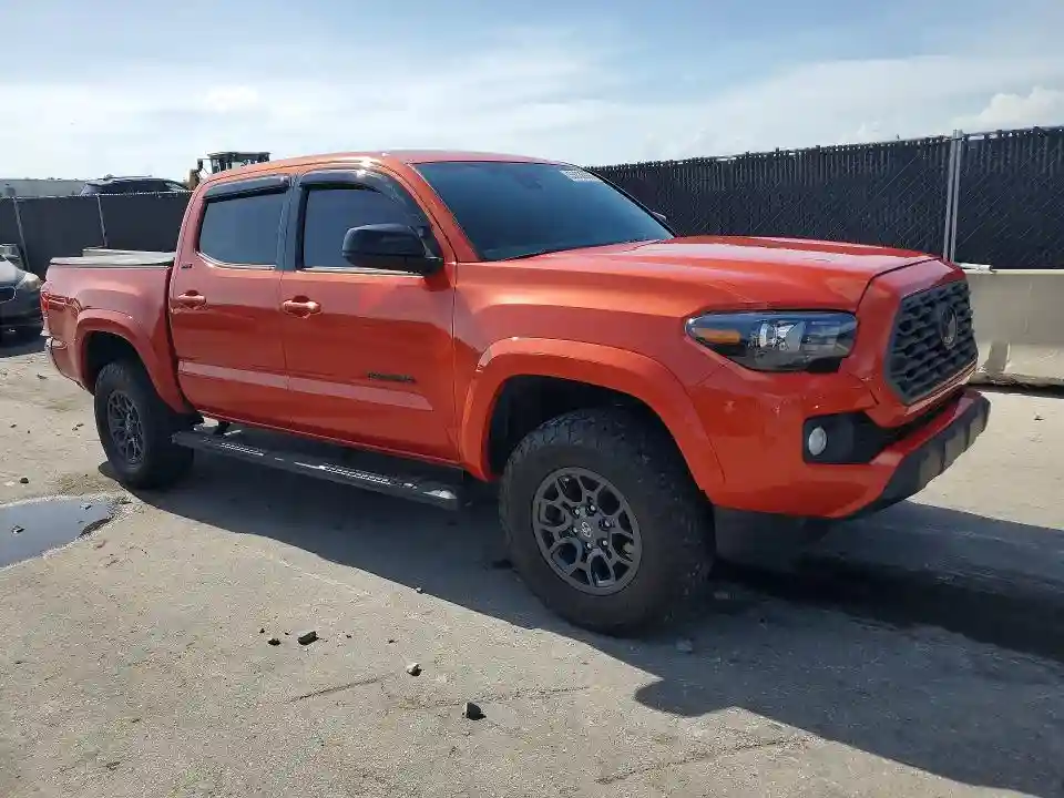 3TMAZ5CN8JM075977 2018 TOYOTA TACOMA-3