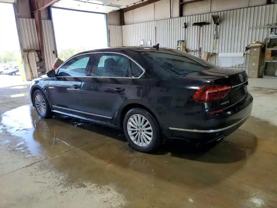 1VWBT7A35HC039451 2017 VOLKSWAGEN PASSAT-1