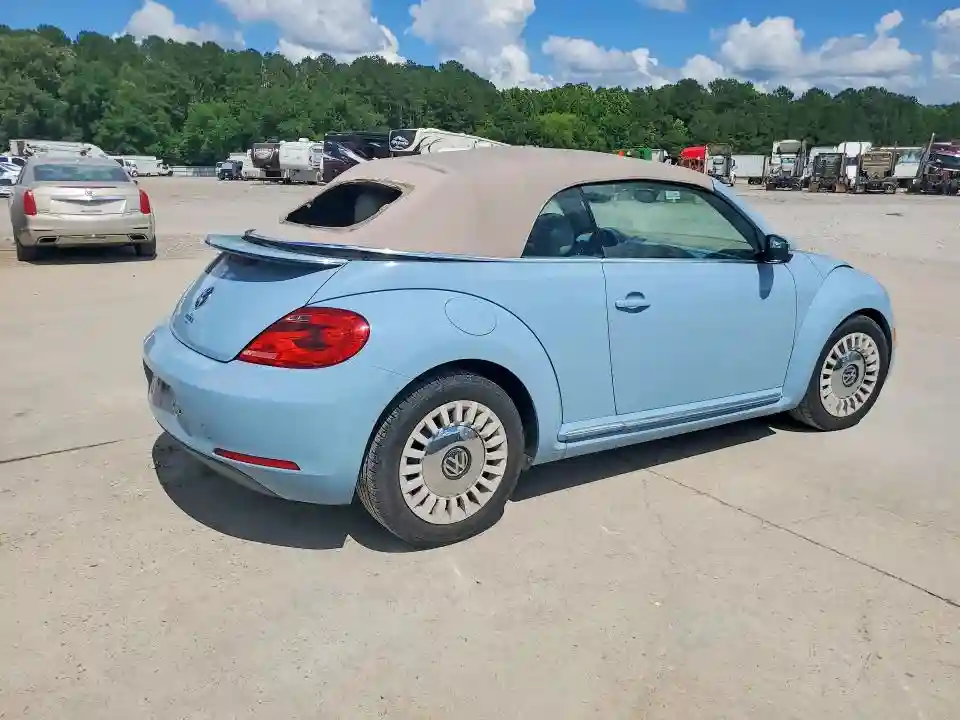3VW517AT2FM818241 2015 VOLKSWAGEN BEETLE-2