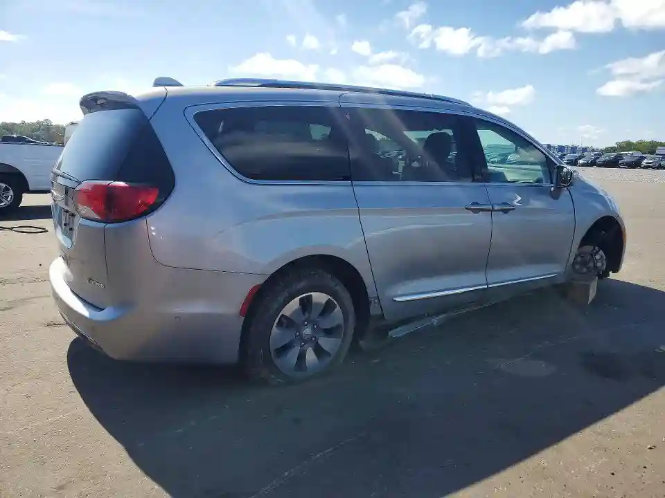 2C4RC1N71JR105258 2018 CHRYSLER PACIFICA-2