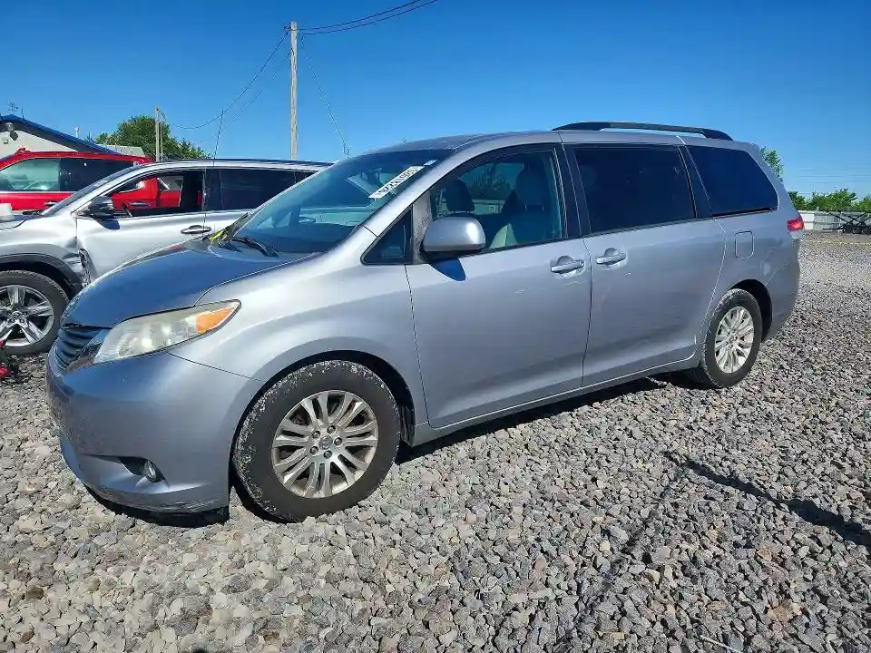 5TDYK3DC7BS167085 2011 TOYOTA SIENNA-0