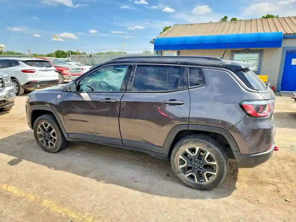3C4NJDDB4KT790382 2019 JEEP COMPASS-1