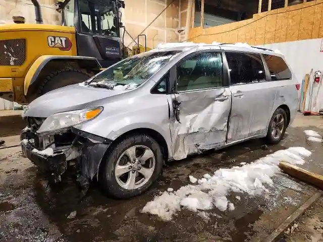 5TDKK3DC6FS547630 2015 TOYOTA SIENNA-0