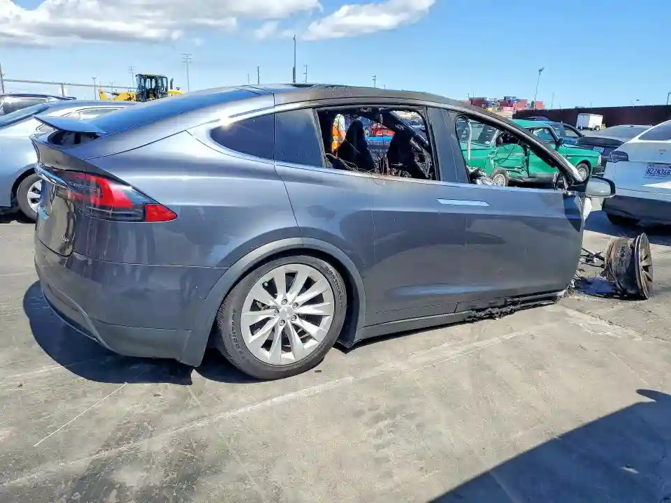 5YJXCAE26JF087993 2018 TESLA MODEL X-2