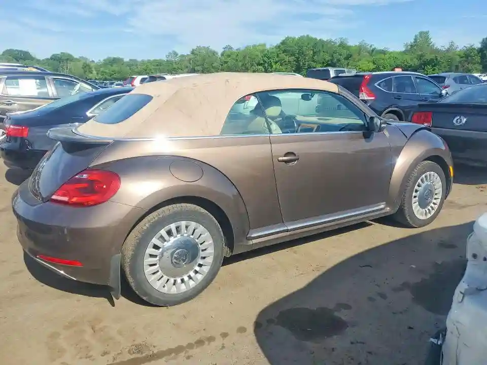 3VW517AT0FM821283 2015 VOLKSWAGEN BEETLE-2