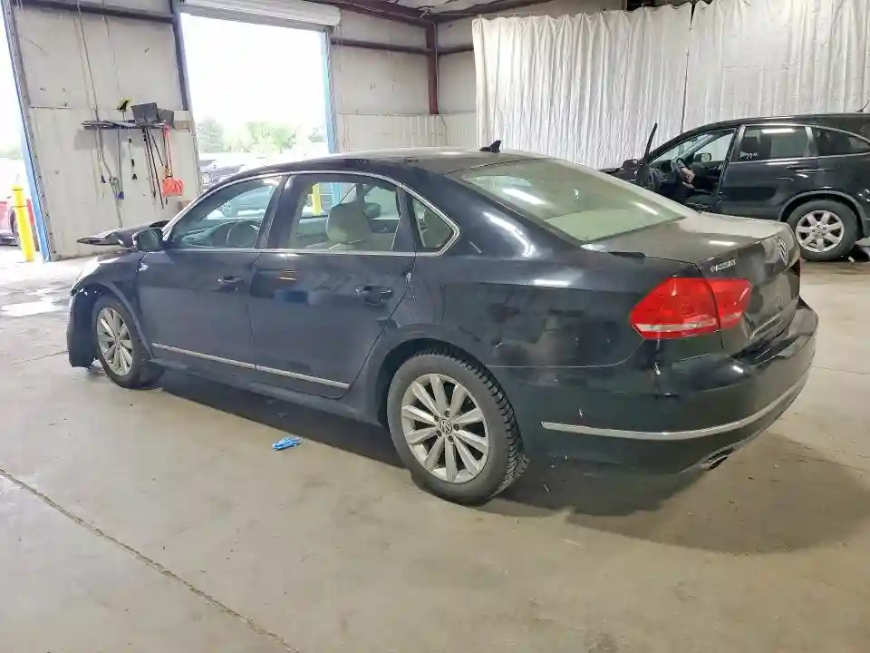1VWCH7A36DC086715 2013 VOLKSWAGEN PASSAT-1