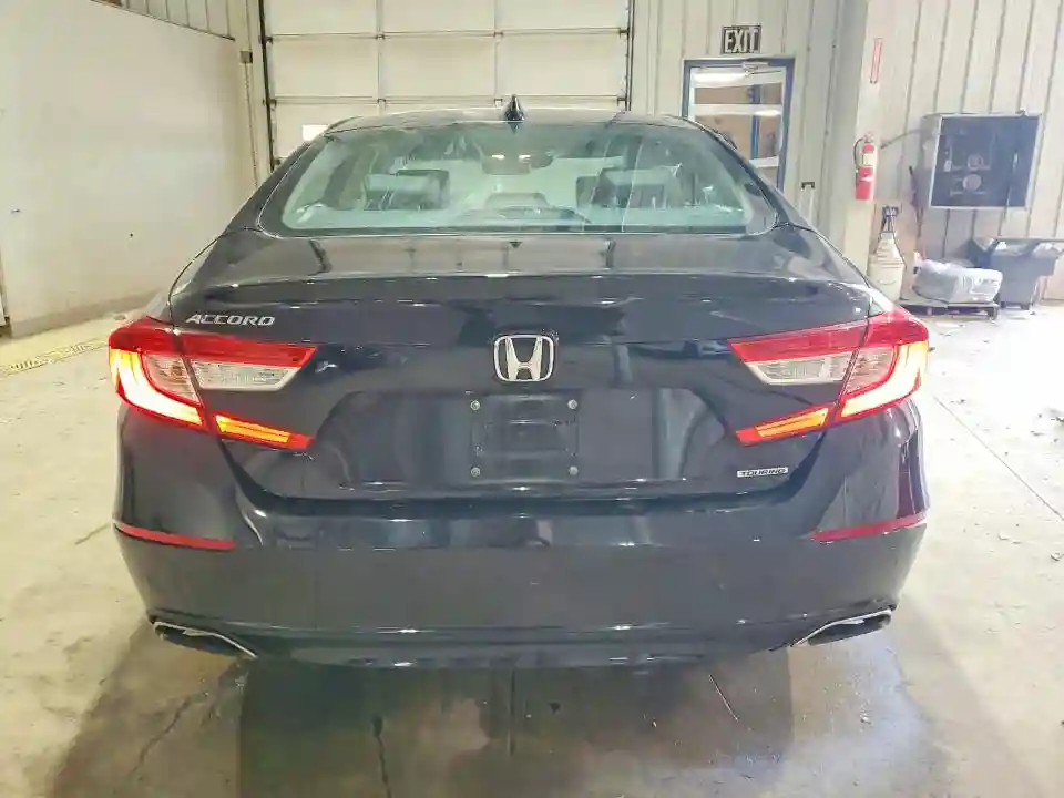 1HGCV1F9XJA070130 2018 HONDA ACCORD-5