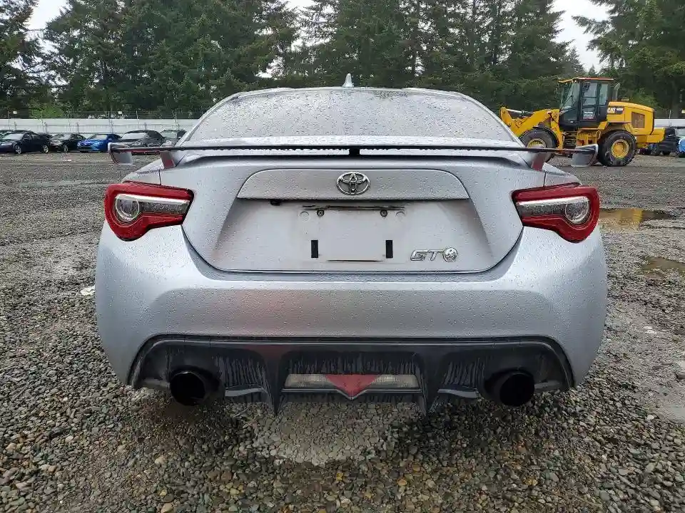 JF1ZNAE17J9701797 2018 TOYOTA 86-5