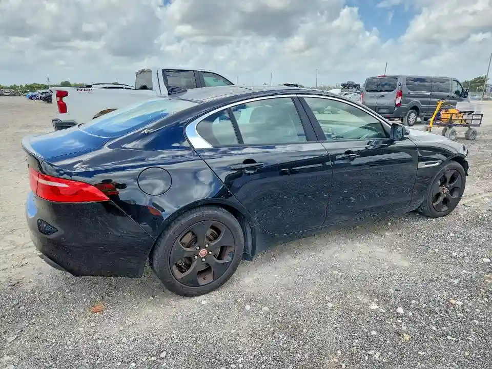 SAJAR4FX0JCP34726 2018 JAGUAR XE-2