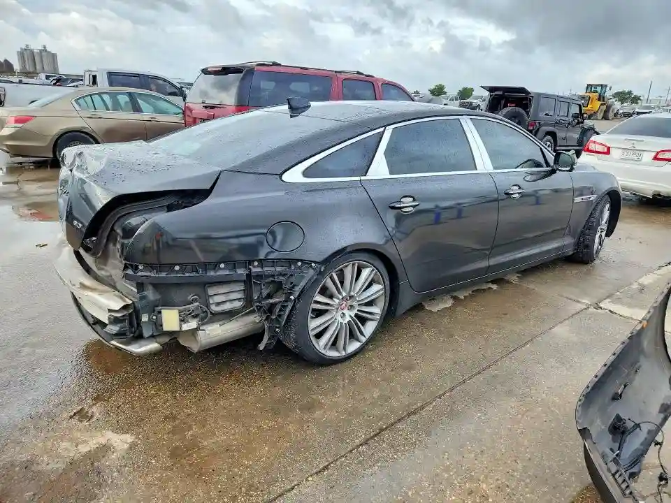 SAJWA2GE4JMW15733 2018 JAGUAR XJ-2