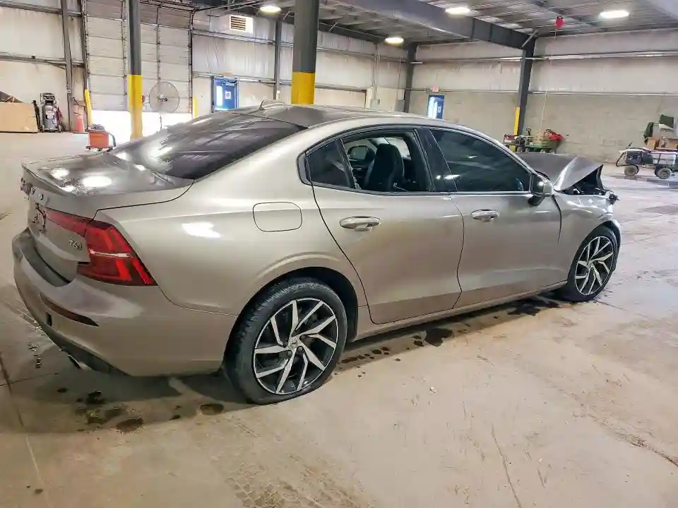 7JRA22TK9KG003143 2019 VOLVO S60-2