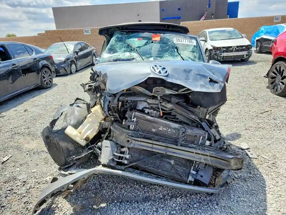 3VW5A7ATXFM817094 2015 VOLKSWAGEN BEETLE-4