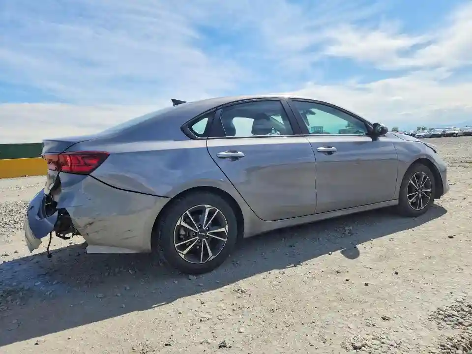 3KPF24AD8PE665274 2023 KIA FORTE LXS-2