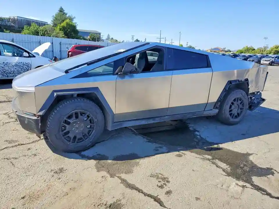 7G2CEHEE8RA051918 2024 TESLA CYBERTRUCK-0