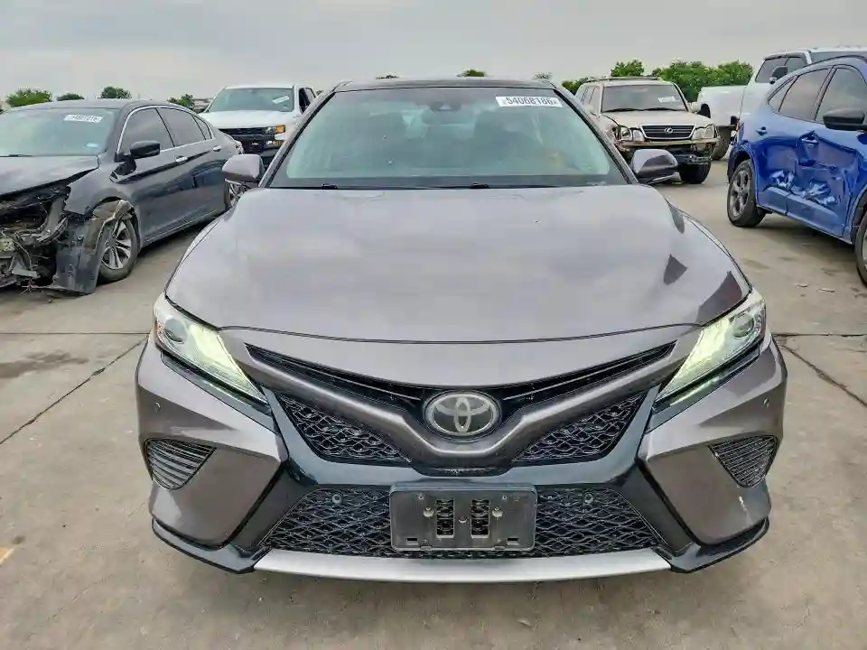4T1B61HK8JU119715 2018 TOYOTA CAMRY-4