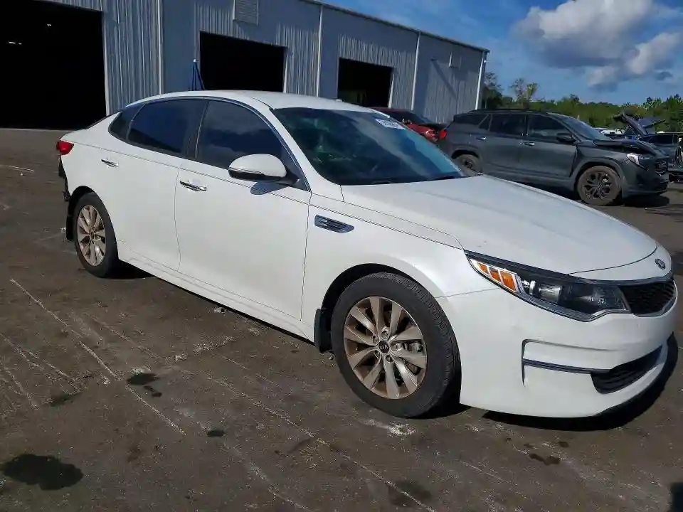 5XXGT4L36JG268621 2018 KIA OPTIMA-3