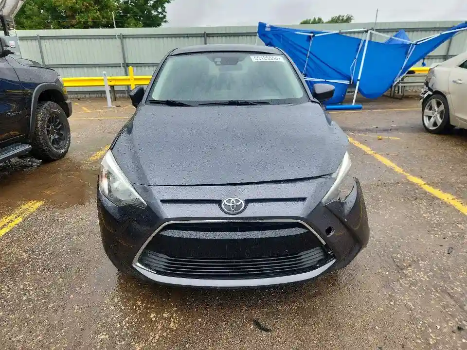 3MYDLBYV6JY323174 2018 TOYOTA YARIS-4