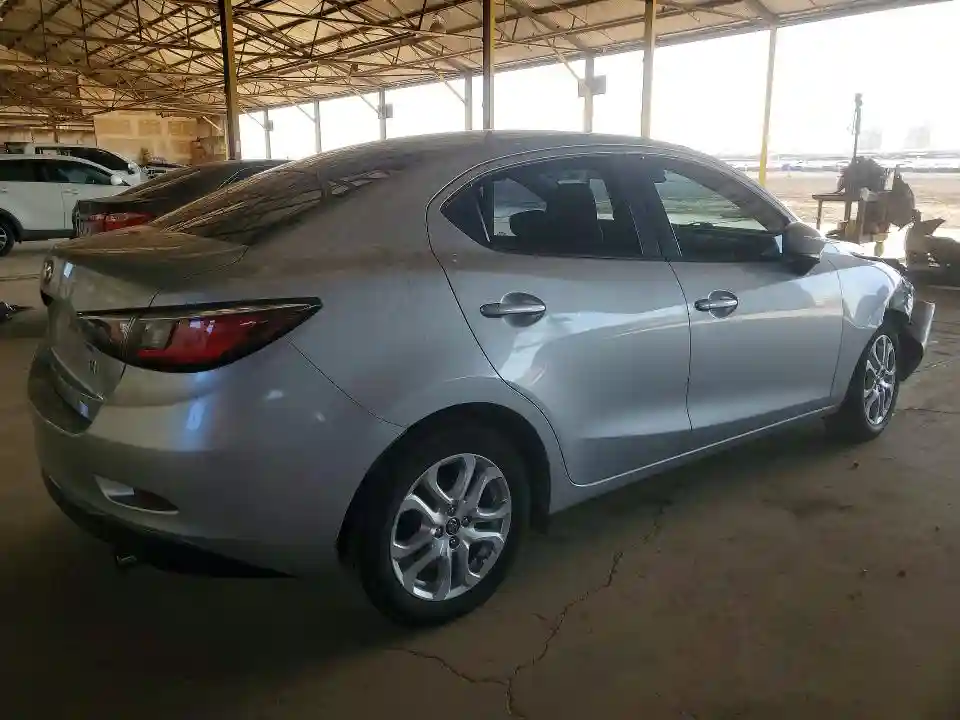 3MYDLBYV3JY309779 2018 TOYOTA YARIS-2
