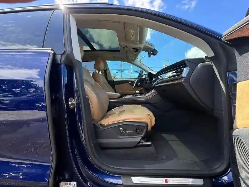 WA1FVAF18KD029107 2019 AUDI Q8-4