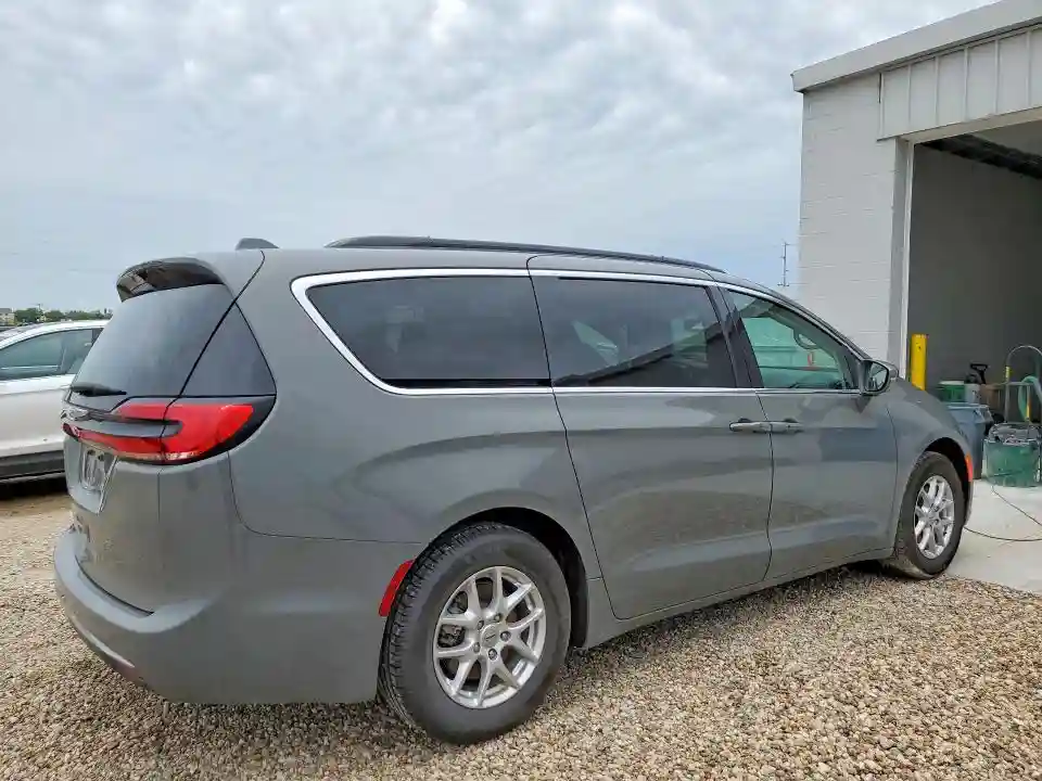 2C4RC1BG9NR206073 2022 CHRYSLER PACIFICA-2