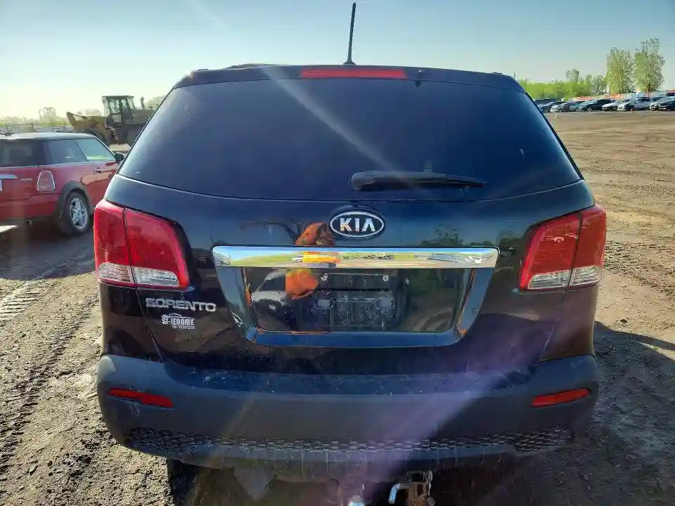 5XYKT3A1XBG092515 2011 KIA SORENTO-5