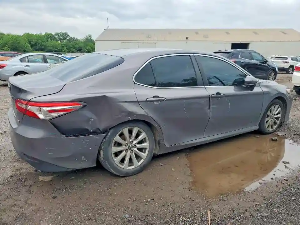 4T1B11HK3JU015339 2018 TOYOTA CAMRY-2