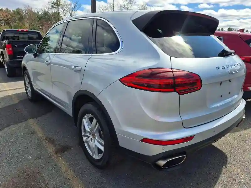 WP1AA2A24GLA09966 2016 PORSCHE CAYENNE-2