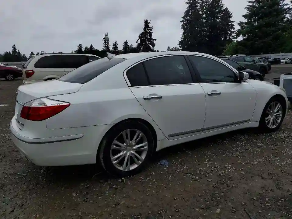 KMHGC4DF8BU127761 2011 HYUNDAI GENESIS-2