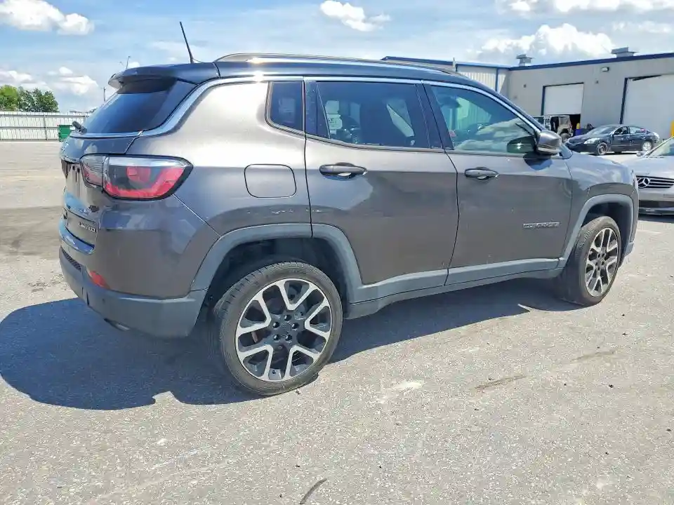 3C4NJDCB8JT199990 2018 JEEP COMPASS-2